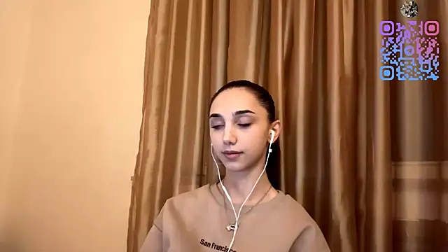 Snapshot of LinaMour chatting on 17, 10, 2025 LinaMour online show from 17, 10, 2025