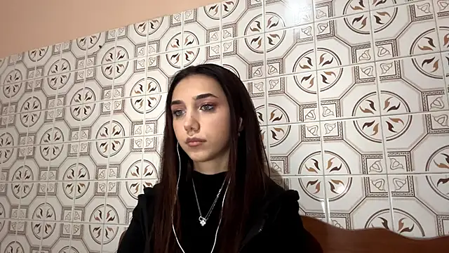 Snapshot of LinaMour chatting on 5, 11, 2025 LinaMour online show from 5, 11, 2025