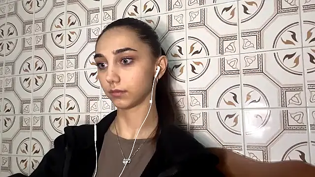 Snapshot of LinaMour chatting on 16, 11, 2025 LinaMour online show from 16, 11, 2025