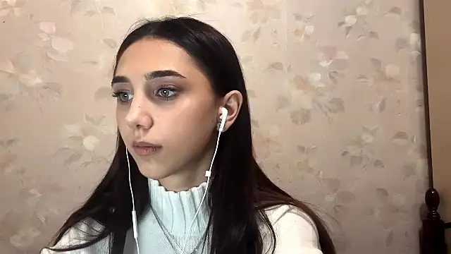 Snapshot of LinaMour chatting on 10, 10, 2025 LinaMour online show from 10, 10, 2025