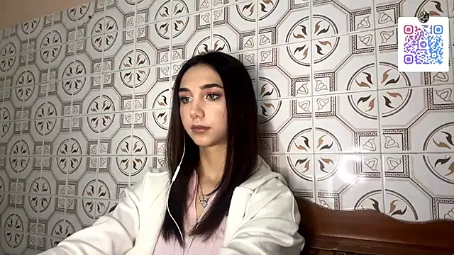 Snapshot of LinaMour chatting on 23, 11, 2025 LinaMour online show from 23, 11, 2025