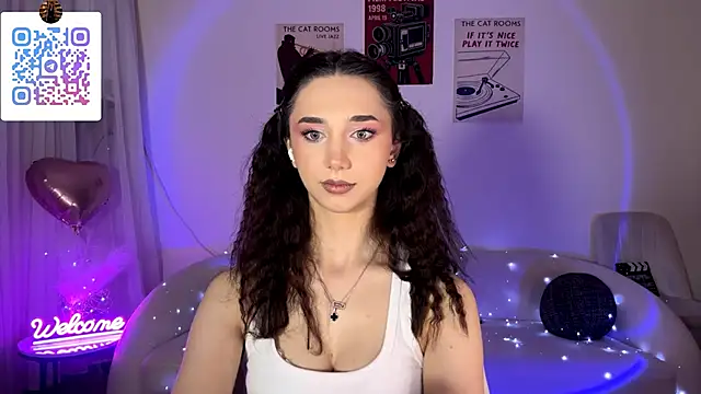 Snapshot of LinaMour chatting on 8, 6, 2026 LinaMour online show from 8, 6, 2026