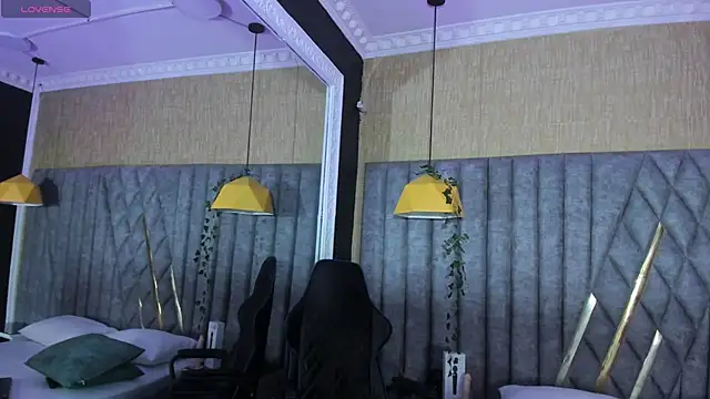 SkylerBloomm online show from 18, 4, 2026