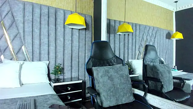 SkylerBloomm online show from 22, 12, 2025