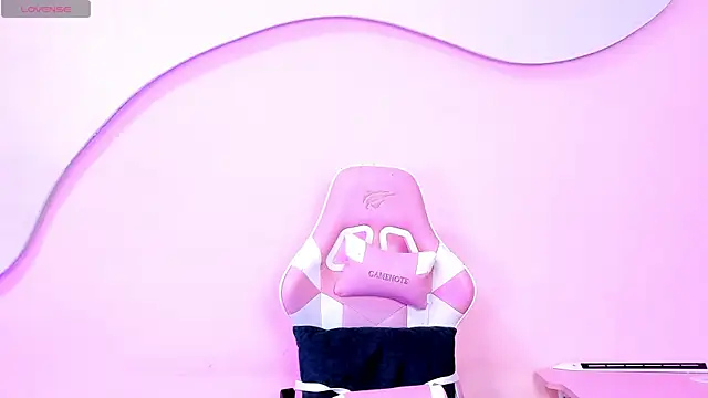 SkylerBloomm online show from 4, 11, 2025