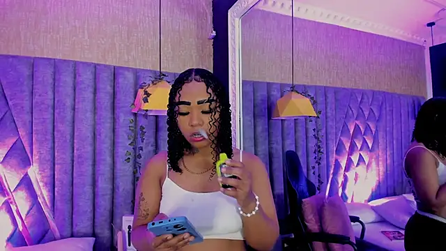 SkylerBloomm online show from 21, 4, 2026