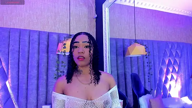 Snapshot of SkylerBloomm chatting on 10, 5, 2026 SkylerBloomm online show from 10, 5, 2026