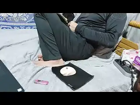 yazinyazin1 online show from 12, 2, 2026