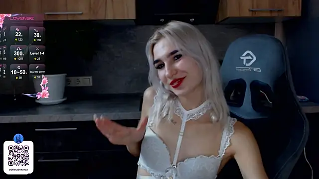 Snapshot of DevilishKayla chatting on 3, 10, 2025 DevilishKayla online show from 3, 10, 2025