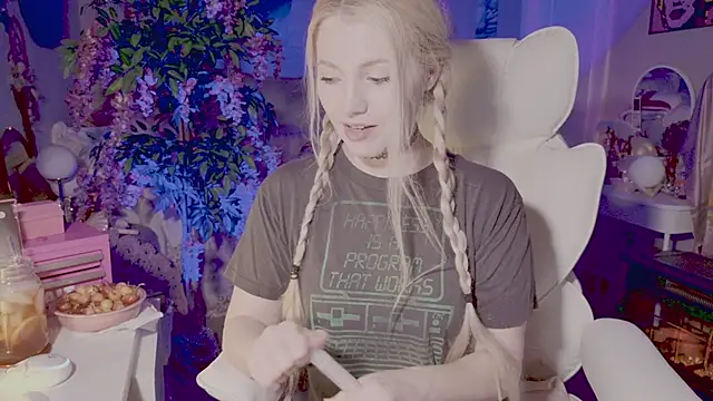 Snapshot of Talulaa chatting on 4, 6, 2026 Talulaa online show from 4, 6, 2026