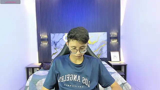 SantiagoRusso18 online show from 17, 2, 2026