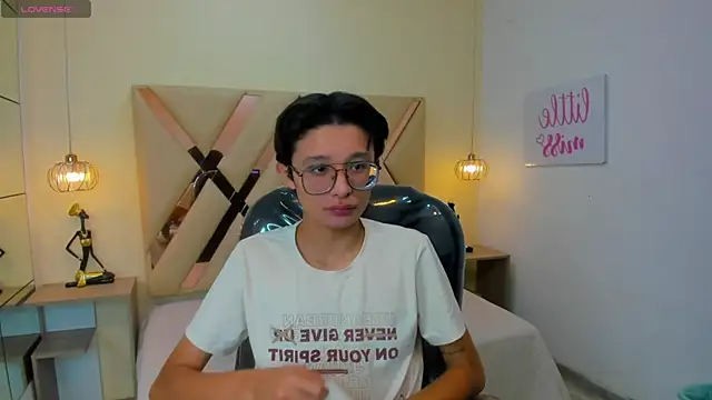 SantiagoRusso18 online show from 30, 11, 2025