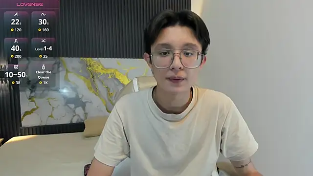 SantiagoRusso18 online show from 24, 11, 2025