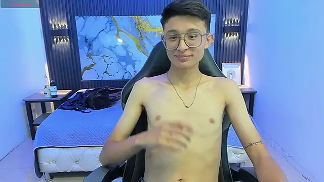 SantiagoRusso18 online show from 7, 2, 2026