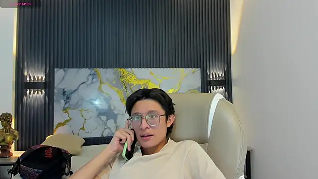 SantiagoRusso18 online show from 28, 11, 2025