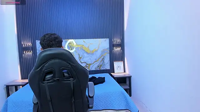 SantiagoRusso18 online show from 3, 3, 2026