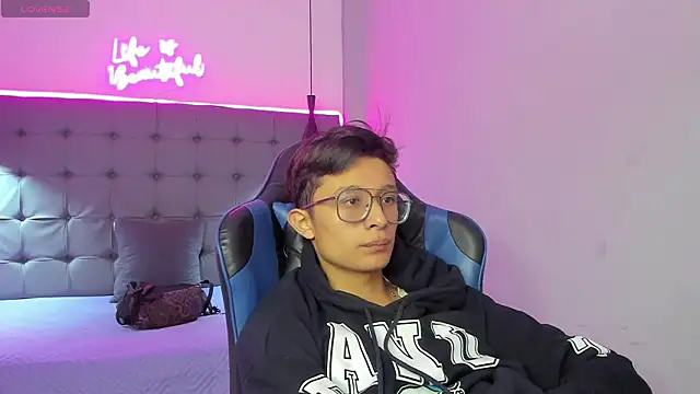 SantiagoRusso18 online show from 24, 2, 2026