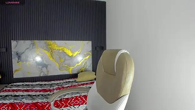 SantiagoRusso18 online show from 17, 12, 2025