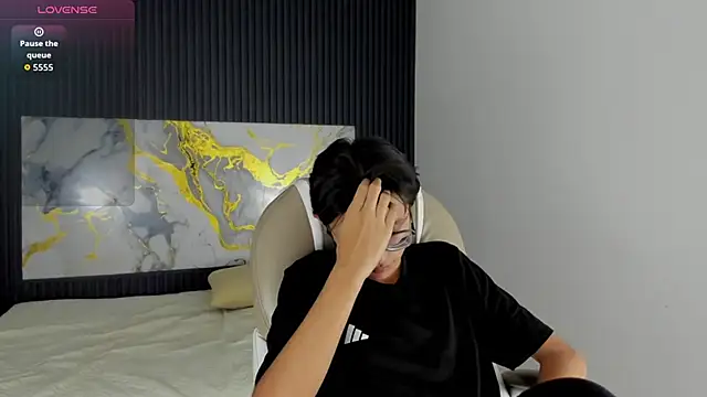 SantiagoRusso18 online show from 26, 11, 2025