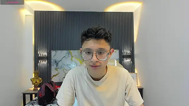 SantiagoRusso18 online show from 15, 12, 2025