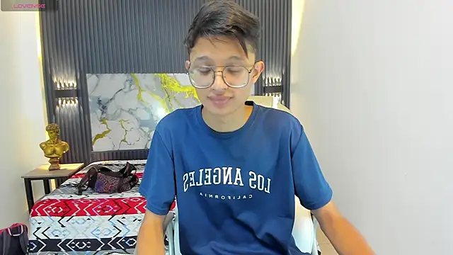 SantiagoRusso18 online show from 18, 12, 2025