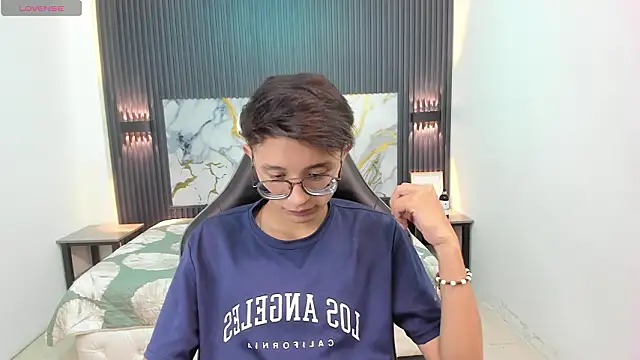 SantiagoRusso18 online show from 23, 2, 2026