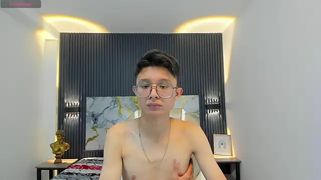 SantiagoRusso18 online show from 20, 12, 2025