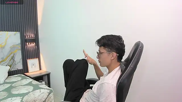 SantiagoRusso18 online show from 16, 2, 2026