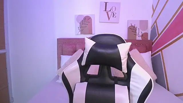 Lucy boobss online show from 20, 5, 2026