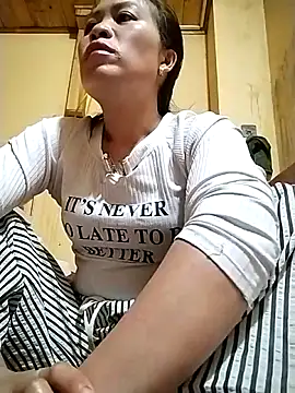 tuyetnhi-00 online show from 3, 10, 2025