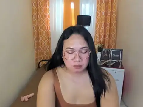 TsUncutKaren online show from 13, 4, 2026