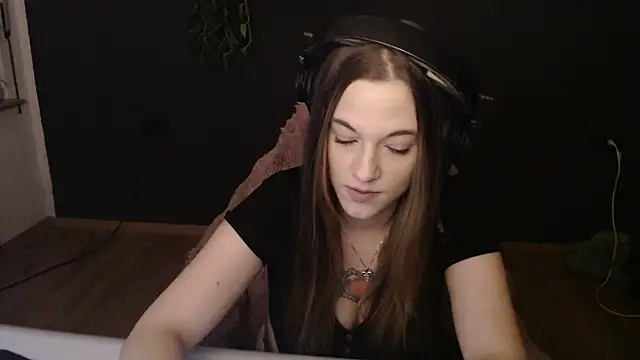 Luna Lynn online show from 17, 12, 2025