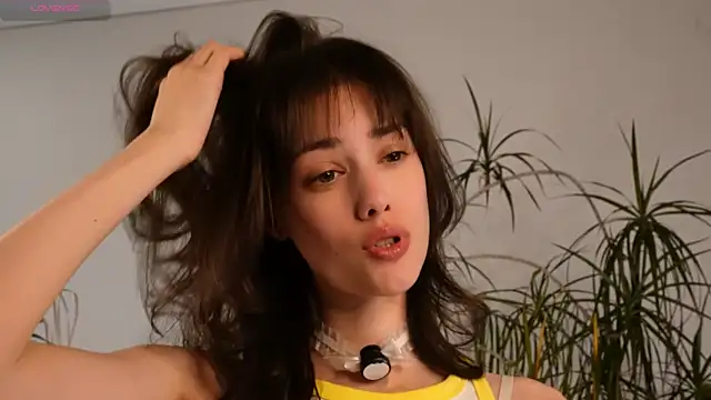 Snapshot of ttragedienne chatting on 13, 10, 2025 ttragedienne online show from 13, 10, 2025