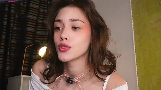 Snapshot of ttragedienne chatting on 5, 11, 2025 ttragedienne online show from 5, 11, 2025