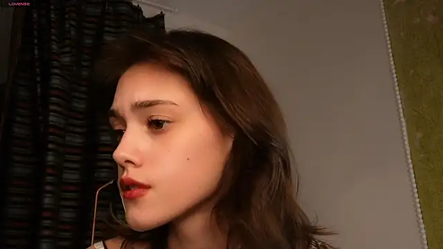 Snapshot of ttragedienne chatting on 28, 10, 2025 ttragedienne online show from 28, 10, 2025