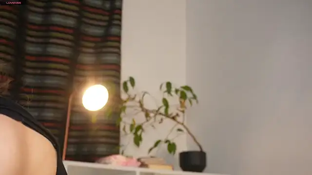 Snapshot of ttragedienne chatting on 16, 11, 2025 ttragedienne online show from 16, 11, 2025