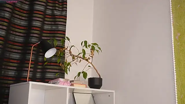 Snapshot of ttragedienne chatting on 4, 11, 2025 ttragedienne online show from 4, 11, 2025