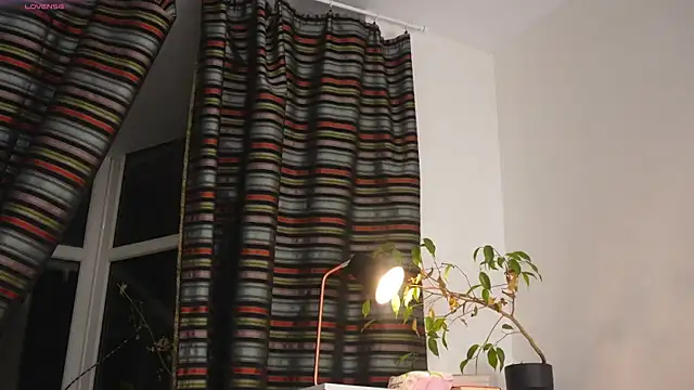 Snapshot of ttragedienne chatting on 9, 11, 2025 ttragedienne online show from 9, 11, 2025