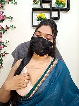 Snapshot of ariya-03 chatting on 4, 11, 2025 ariya-03 online show from 4, 11, 2025