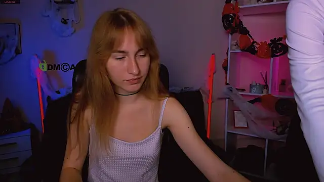 Snapshot of gloria_bubble chatting on 28, 10, 2025 gloria bubble online show from 28, 10, 2025