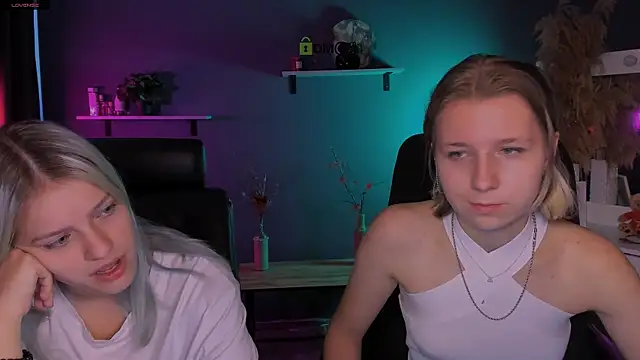 Snapshot of gloria_bubble chatting on 8, 10, 2025 gloria bubble online show from 8, 10, 2025