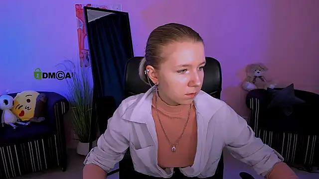 Snapshot of gloria_bubble chatting on 18, 10, 2025 gloria bubble online show from 18, 10, 2025