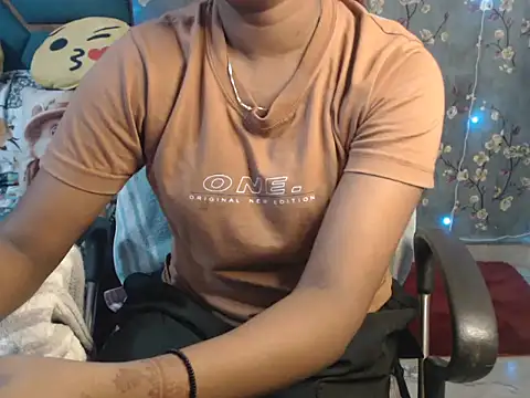 Snapshot of hot_riaa25 chatting on 23, 10, 2025 hot riaa25 online show from 23, 10, 2025