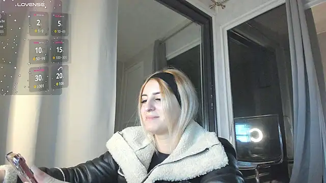 Ella Vee online show from 7, 11, 2025