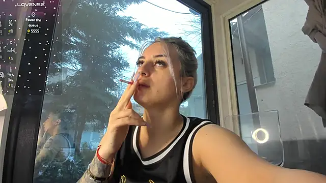 Ella Vee online show from 28, 2, 2026