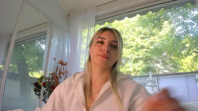 Ella Vee online show from 15, 5, 2026