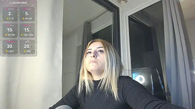 Ella Vee online show from 13, 11, 2025