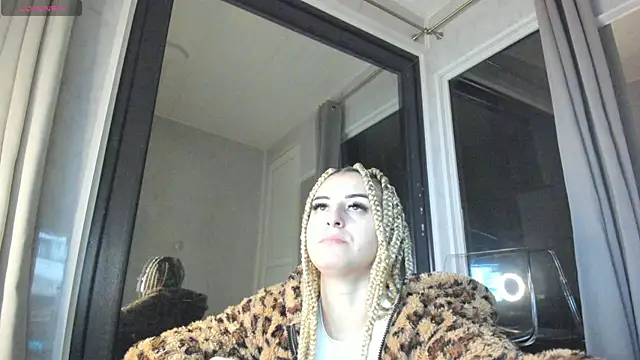 Ella Vee online show from 26, 10, 2025