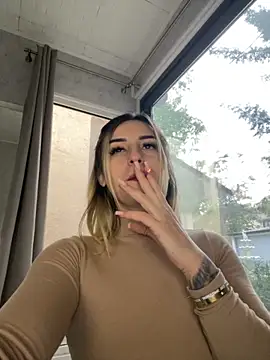 Ella Vee online show from 26, 9, 2025