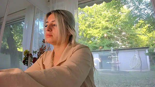 Ella Vee online show from 11, 5, 2026
